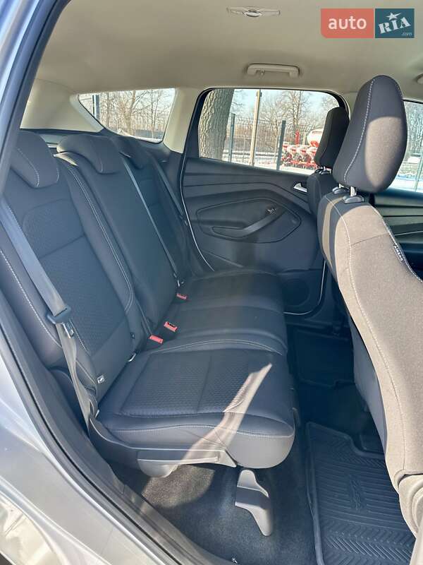 Внедорожник / Кроссовер Ford Kuga 2017 в Виннице