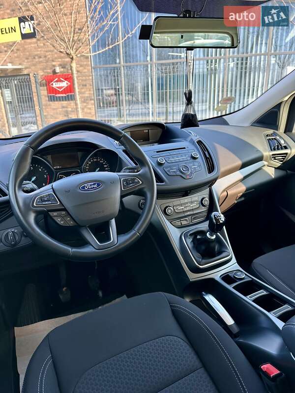 Внедорожник / Кроссовер Ford Kuga 2017 в Виннице