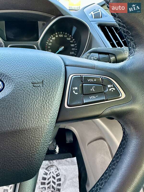 Внедорожник / Кроссовер Ford Kuga 2017 в Виннице