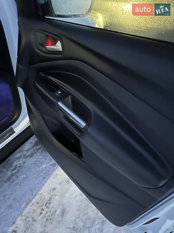 Внедорожник / Кроссовер Ford Kuga 2017 в Львове