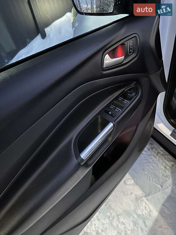 Внедорожник / Кроссовер Ford Kuga 2017 в Львове