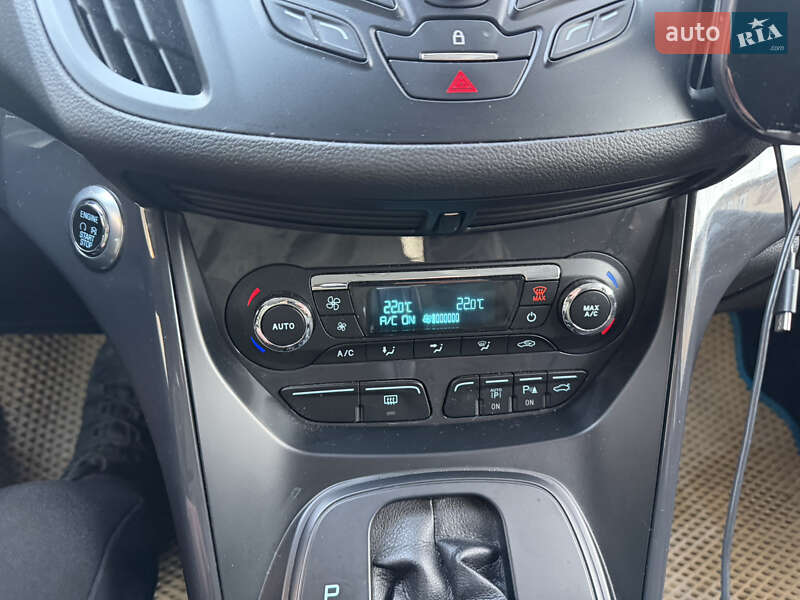 Позашляховик / Кросовер Ford Kuga 2014 в Києві