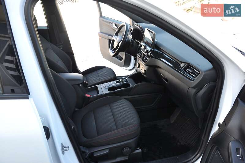 Позашляховик / Кросовер Ford Kuga 2021 в Львові