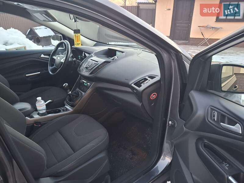 Внедорожник / Кроссовер Ford Kuga 2016 в Ивано-Франковске