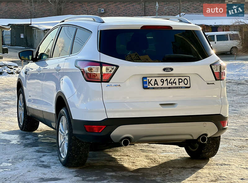 Позашляховик / Кросовер Ford Kuga 2016 в Києві