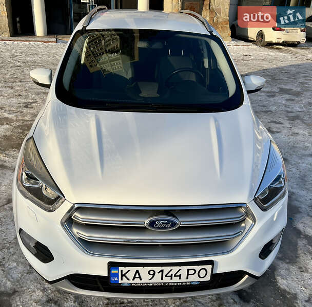 Позашляховик / Кросовер Ford Kuga 2016 в Києві