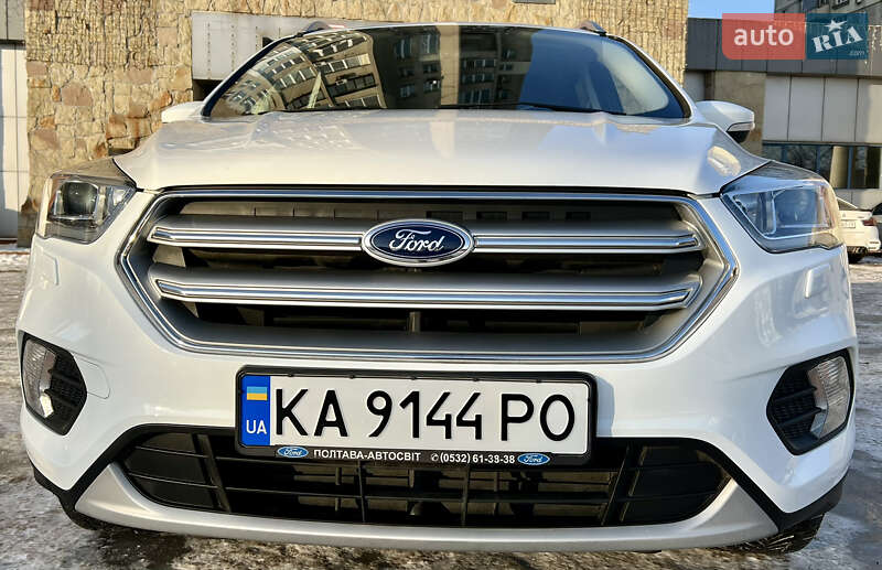 Позашляховик / Кросовер Ford Kuga 2016 в Києві
