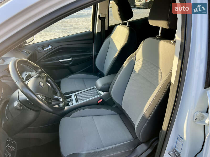 Позашляховик / Кросовер Ford Kuga 2016 в Києві