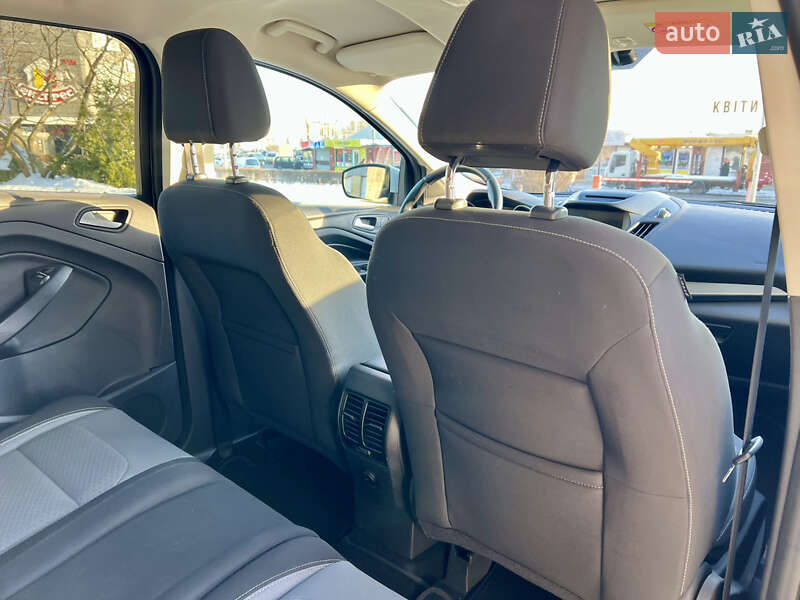 Позашляховик / Кросовер Ford Kuga 2016 в Києві