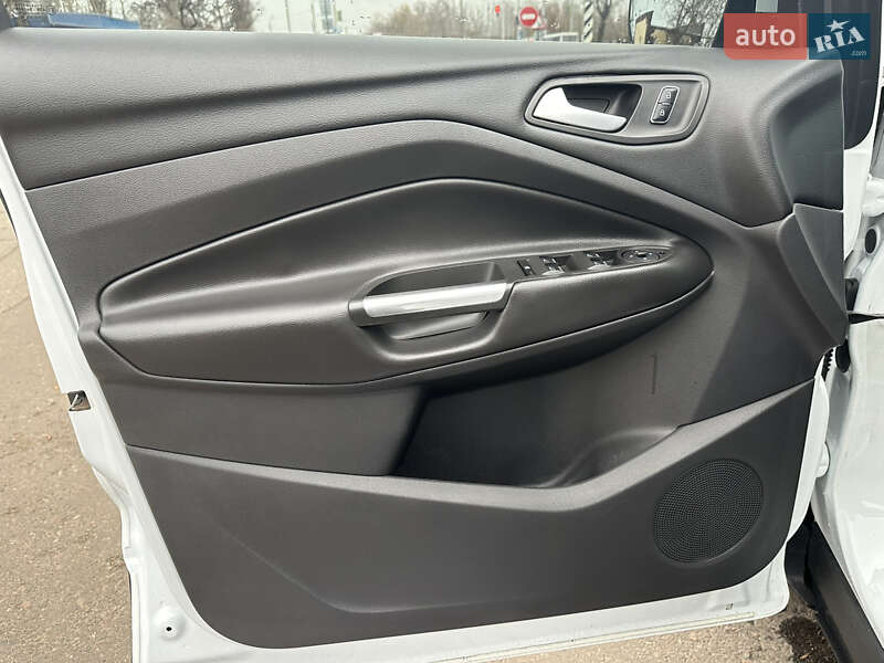 Позашляховик / Кросовер Ford Kuga 2016 в Миколаєві