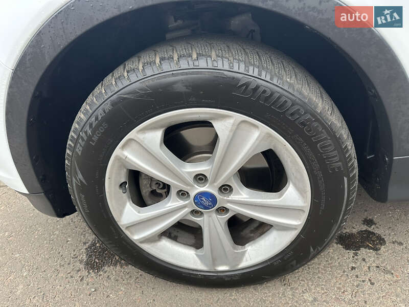 Позашляховик / Кросовер Ford Kuga 2016 в Миколаєві