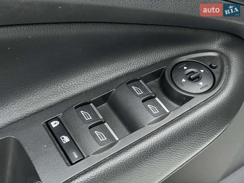 Внедорожник / Кроссовер Ford Kuga 2017 в Бердичеве