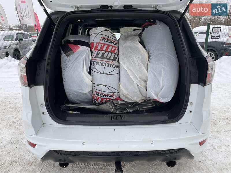 Внедорожник / Кроссовер Ford Kuga 2017 в Бердичеве