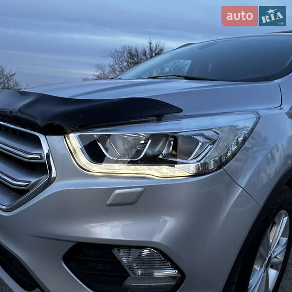 Позашляховик / Кросовер Ford Kuga 2019 в Дніпрі