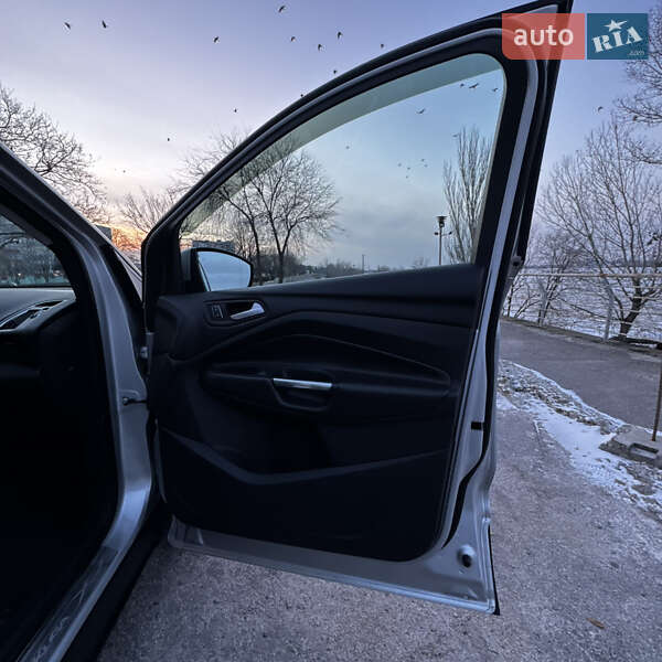 Позашляховик / Кросовер Ford Kuga 2019 в Дніпрі