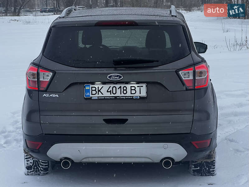 Позашляховик / Кросовер Ford Kuga 2016 в Києві