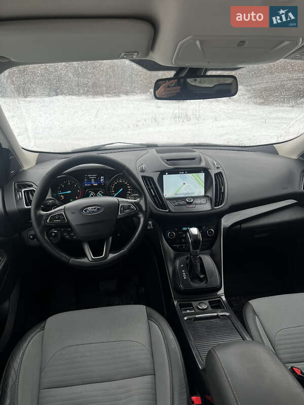 Позашляховик / Кросовер Ford Kuga 2016 в Києві