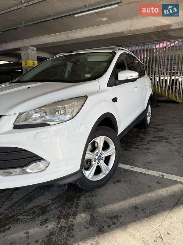 Внедорожник / Кроссовер Ford Kuga 2016 в Львове