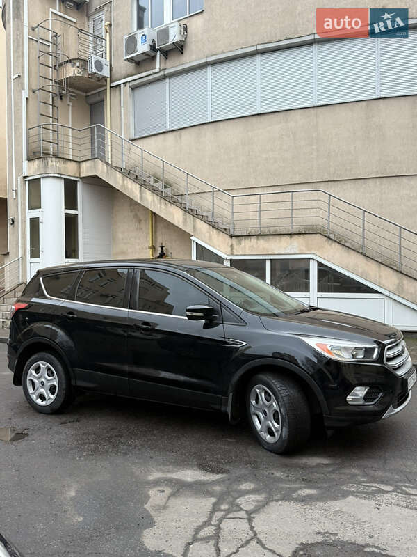 Позашляховик / Кросовер Ford Kuga 2016 в Полтаві