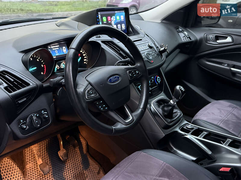 Позашляховик / Кросовер Ford Kuga 2016 в Полтаві