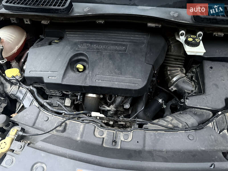 Позашляховик / Кросовер Ford Kuga 2016 в Полтаві