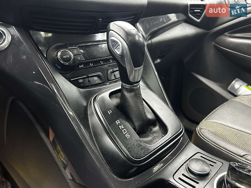 Позашляховик / Кросовер Ford Kuga 2014 в Чернівцях