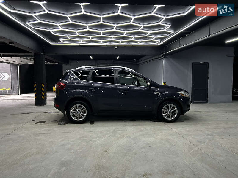 Внедорожник / Кроссовер Ford Kuga 2012 в Черновцах