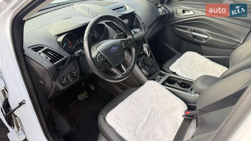 Позашляховик / Кросовер Ford Kuga 2019 в Луцьку