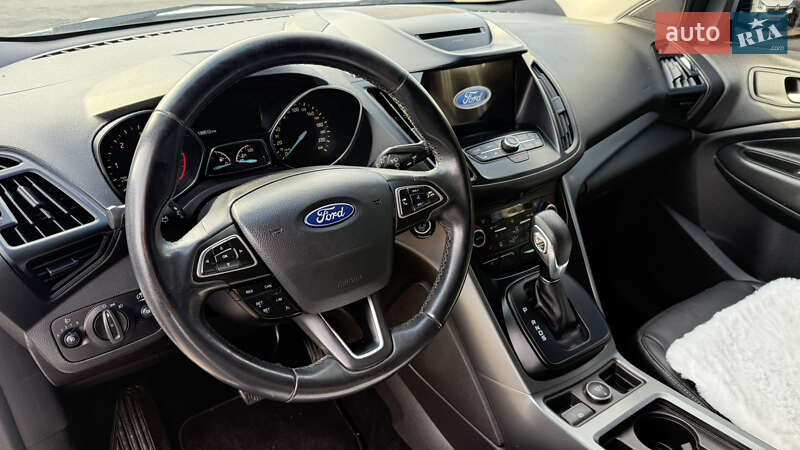 Позашляховик / Кросовер Ford Kuga 2019 в Луцьку