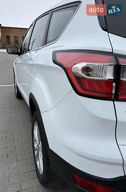 Внедорожник / Кроссовер Ford Kuga 2019 в Бершади