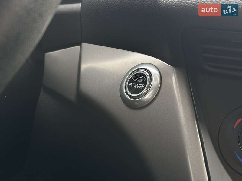 Внедорожник / Кроссовер Ford Kuga 2013 в Киеве