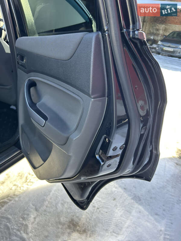 Позашляховик / Кросовер Ford Kuga 2012 в Сумах