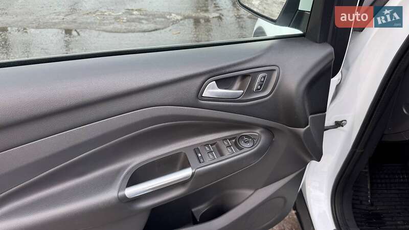 Позашляховик / Кросовер Ford Kuga 2015 в Черкасах фото 11 Позашляховик / Кросовер Ford Kuga 2015 в Черкасах