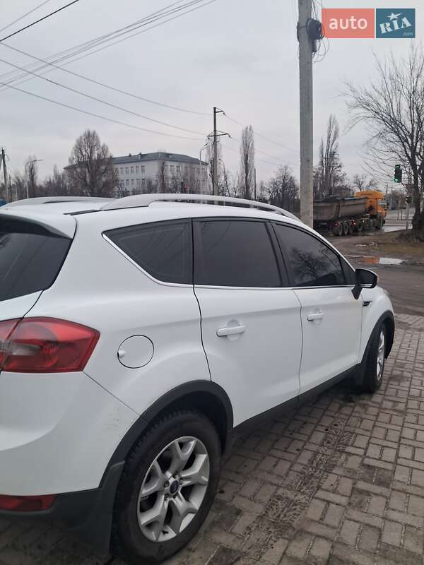 Внедорожник / Кроссовер Ford Kuga 2010 в Першотравенске