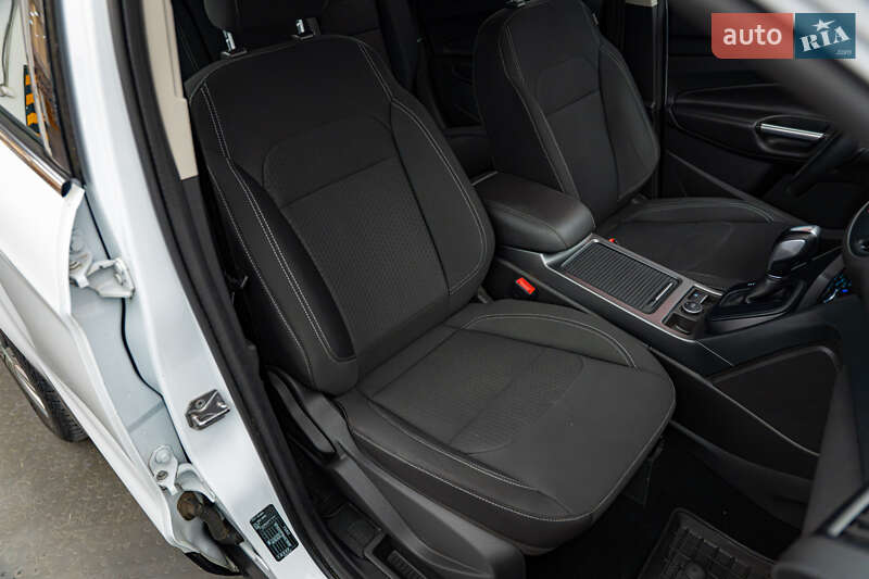 Внедорожник / Кроссовер Ford Kuga 2017 в Киеве