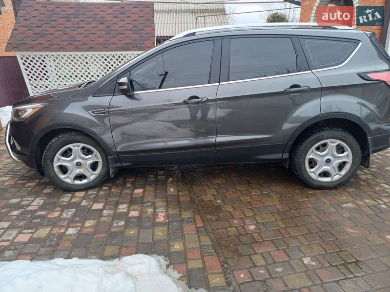 Внедорожник / Кроссовер Ford Kuga 2018 в Зенькове