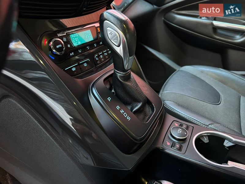 Внедорожник / Кроссовер Ford Kuga 2015 в Львове