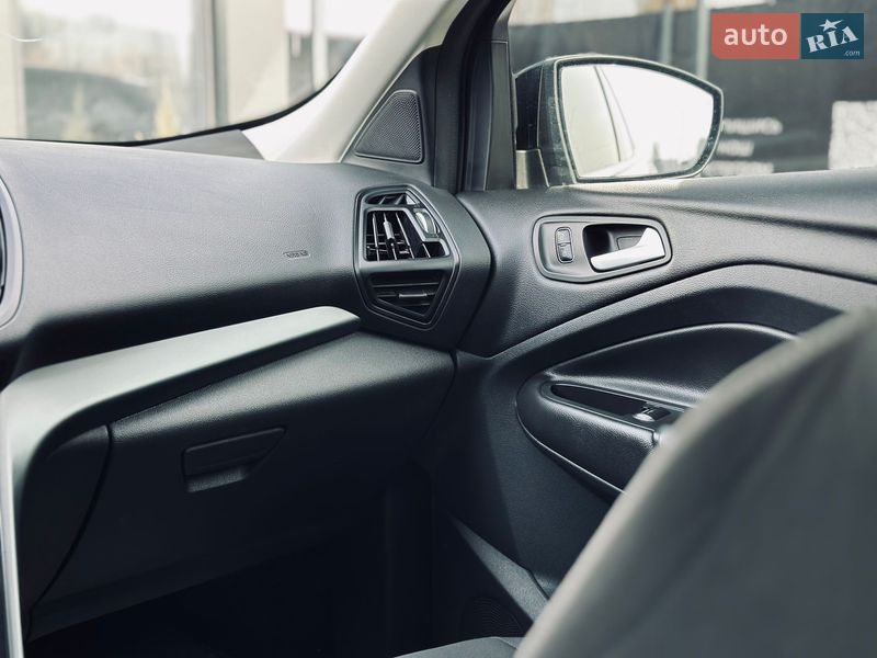 Внедорожник / Кроссовер Ford Kuga 2017 в Кременчуге