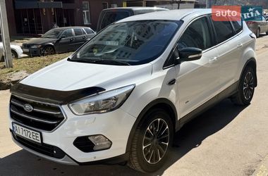 Позашляховик / Кросовер Ford Kuga 2017 в Києві
