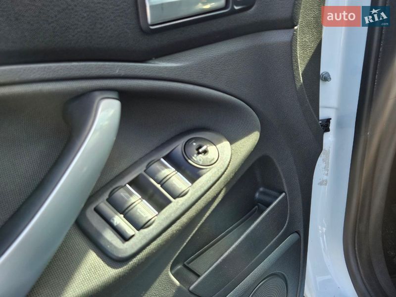 Позашляховик / Кросовер Ford Kuga 2011 в Києві