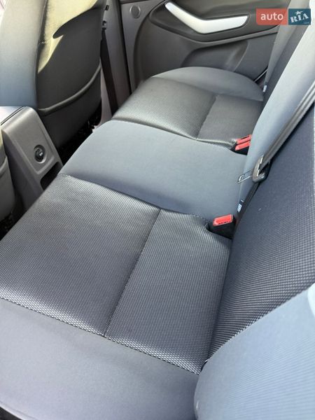 Внедорожник / Кроссовер Ford Kuga 2012 в Черновцах