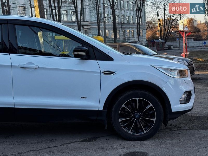 Внедорожник / Кроссовер Ford Kuga 2017 в Киеве