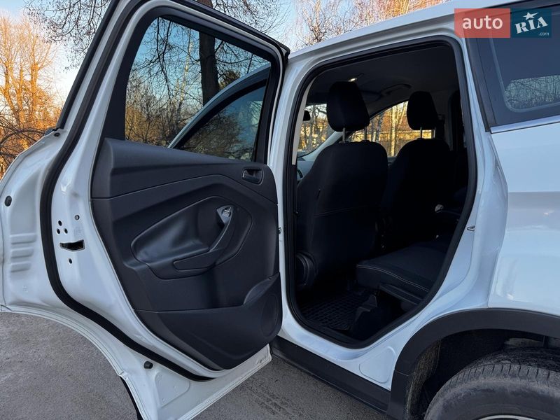 Внедорожник / Кроссовер Ford Kuga 2017 в Киеве