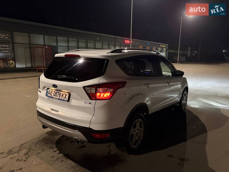 Позашляховик / Кросовер Ford Kuga 2019 в Дніпрі