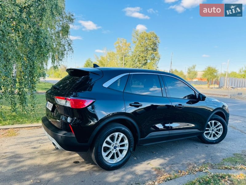 Внедорожник / Кроссовер Ford Kuga 2021 в Лохвице