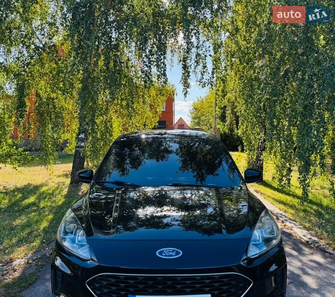 Внедорожник / Кроссовер Ford Kuga 2021 в Лохвице