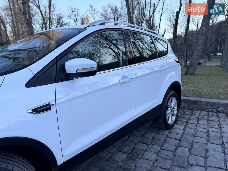 Позашляховик / Кросовер Ford Kuga 2019 в Києві
