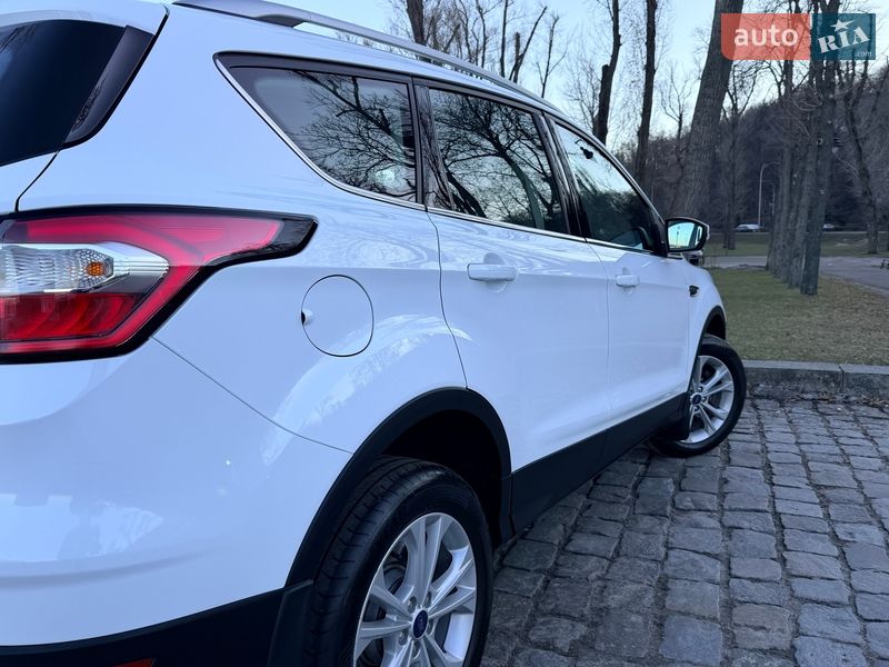 Позашляховик / Кросовер Ford Kuga 2019 в Києві