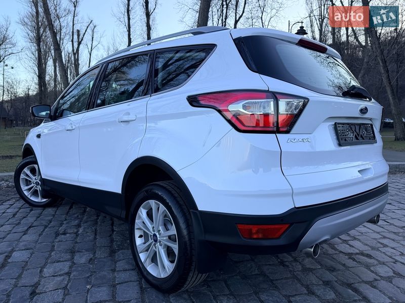 Позашляховик / Кросовер Ford Kuga 2019 в Києві