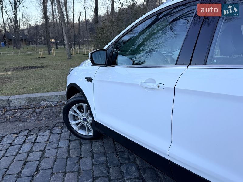 Позашляховик / Кросовер Ford Kuga 2019 в Києві
